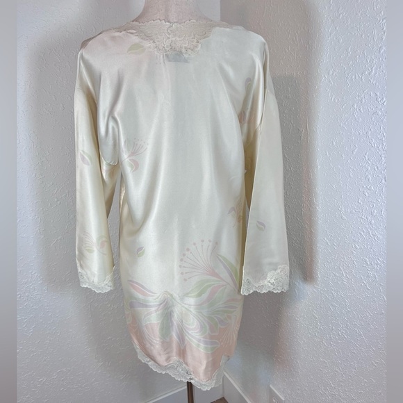 VNTG Bill Tice Satin Printed Lace Trimmed Long Sleeve Tunic Blouse - Picture 7 of 11
